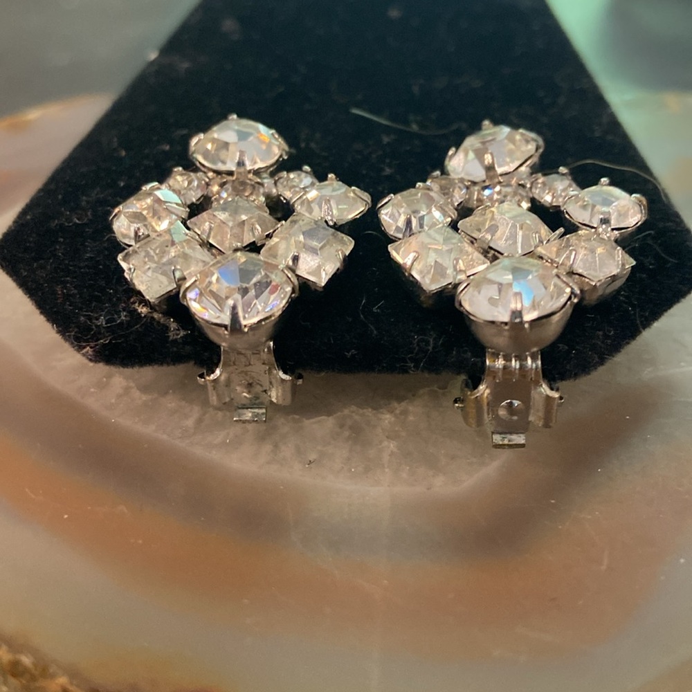 Sales 11-24-25 Vintage designer clip earrings guc 1.25” - Picture 5 of 10